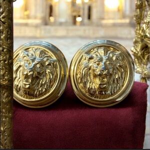 📌5/$25 Lions head button post earrings goldtone chunky vibe